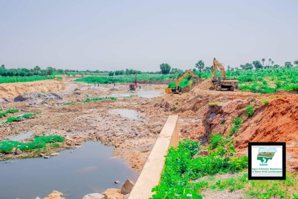 TAMING THE FLOODS: Making Katsina and Jibia Safe with ACReSAL Support MediaageNG Malam Suleiman Isah, a respected community elder in Katsina town, still shudders as he recalls the once-common sight of lifeless bodies being carried away by the floodwaters in town.