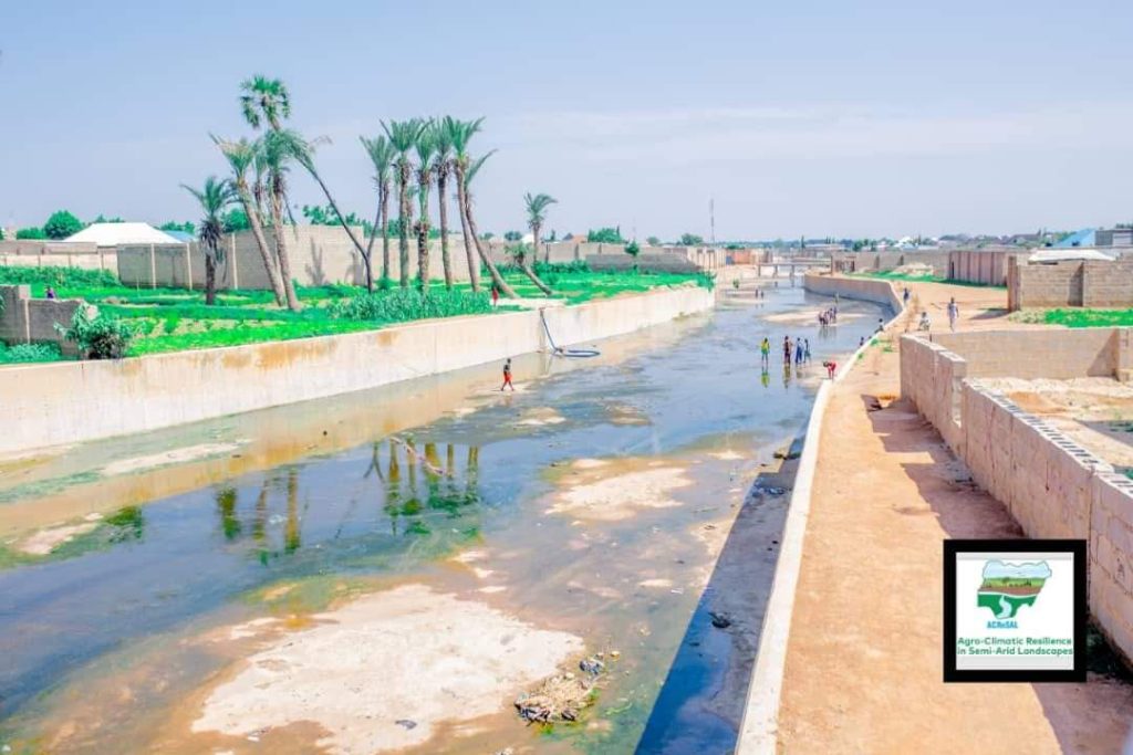 TAMING THE FLOODS: Making Katsina and Jibia Safe with ACReSAL Support MediaageNG Malam Suleiman Isah, a respected community elder in Katsina town, still shudders as he recalls the once-common sight of lifeless bodies being carried away by the floodwaters in town.