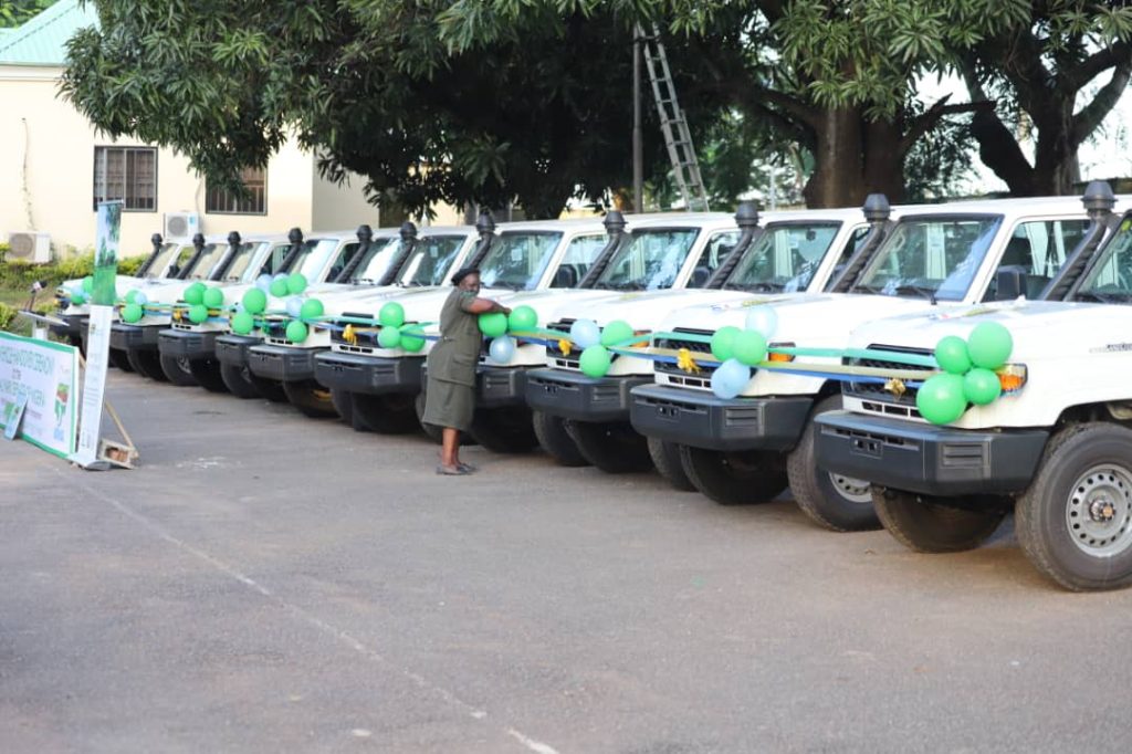 Environment Minister Hands Over Vehicles to National Park Service, Says ACReSAL Key to Building Community Resilience MediaageNG Nigeria's Minister of Environment on Friday handed over ranger vehicles to the National Park Service, while describing the 'tremendous strides' made by the Agro-Climatic Resilience in Semi-Arid Landscapes (ACReSAL) as key to building community resilience and increasing sustainable landscape management practices.