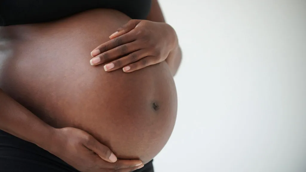 Nigeria Promises Free C-Sections for 'Poor Vulnerable' Women MediaageNG Free emergency Caesarean sections will be made available to "poor and vulnerable" women in an ambitious plan to bring down the high number of mothers dying in childbirth, according to the Nigerian government.