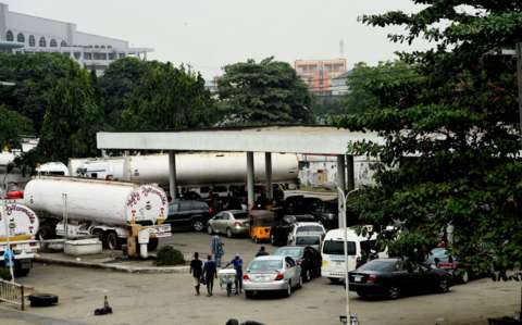 NIGERIA: Eight Killed In Petrol Tank Explosion MediaageNG Akure, Nigeria, July 24 (Mediaage NG News) - No fewer than eight persons were confirmed dead after a fuel tanker exploded in i south-western Ondo state.