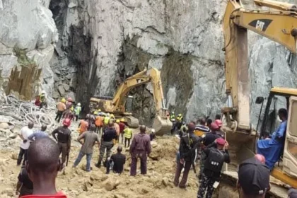 Gold Miners Trapped Underground In Niger State MediaageNG Dozens of gold miners are trapped underground after a pit collapsed in central Nigeria.