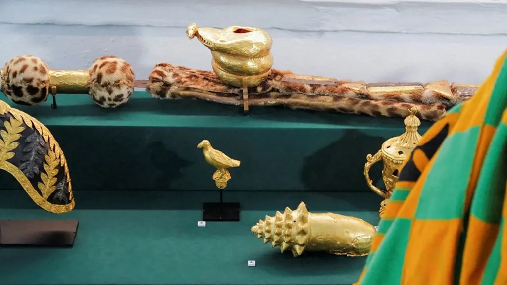 Ghana, Nigeria And The Quest For UK Looted Treasure MediaageNG Artefacts looted by the British in the colonial era have been returned to Ghana and are already on public view. So why is it taking Nigeria so long to put its returned treasures on display?