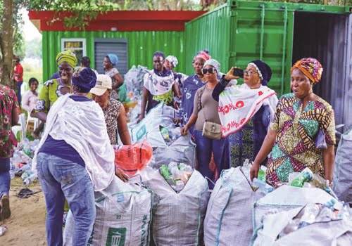 Environment Ministry Sensitizes Public On Waste Benefits MediaageNG The Director, Pollution Control and Environmental Health of Nigeria's Ministry of Environment, Usman Abdullahi, last Saturday in the capital, Abuja, said the Ministry will segregate wastes for wealth in Kuchingoro community, a suburb in Abuja.In a sensitisation programme to mark the 2023 National Environmental Sanitation Day (NESD), Abdullahi promised that the ministry would enlighten the community on wastes segregation, “you can convert waste to wealth where you separate your plastics and biodegradables, he said.“These biodegradables can be converted to compost and these plastics can also be converted for use", he added.District Head of Kuchingoro community, commended the partnership with different stakeholders on environmental sanitation in the community.Dogo assured that everyone in the community would support the initiative and appreciated the processes that led to this exercise in the area.Country Director of a non-gover mental organisation, Breakthrough Action Nigeria, Mr Ian Tweedie said that Kuchingoro community stands out in the area of environmental sanitation.Tweedie, who was represented by Mrs Olayinka Faruk, the Deputy Project Director in the NGO, assured the community of support.“Our support is in the area of social and behavioural change, for any disease to transmit our hands play major roles, so we can all do better by starting with a personal hygiene.“We have a lot of wastes management programme, we can convert waste to wealth, we can also support our community better in ensuring that waste is properly managed,” he assured.