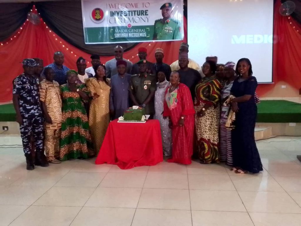 Nigerian Army Decorates New Major-Generals MediaageNG ABUJA, Nigeria - Mediaage NG News - The Nigerian Army on Thursday decorated newly promoted senior officers with the rank of Major General. It had on 21 December, approved the promotion of 47 Brigadier-Generals to the new rank of Major General.