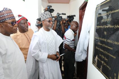 Federal Government Committed To Complete All Ogoniland Projects - Environment Minister MediaageNG The Nigerian Minister of Environment, Mallam Balarabe Abbas Lawal has assured the federal government will complete all ongoing projects in Ogoniland.