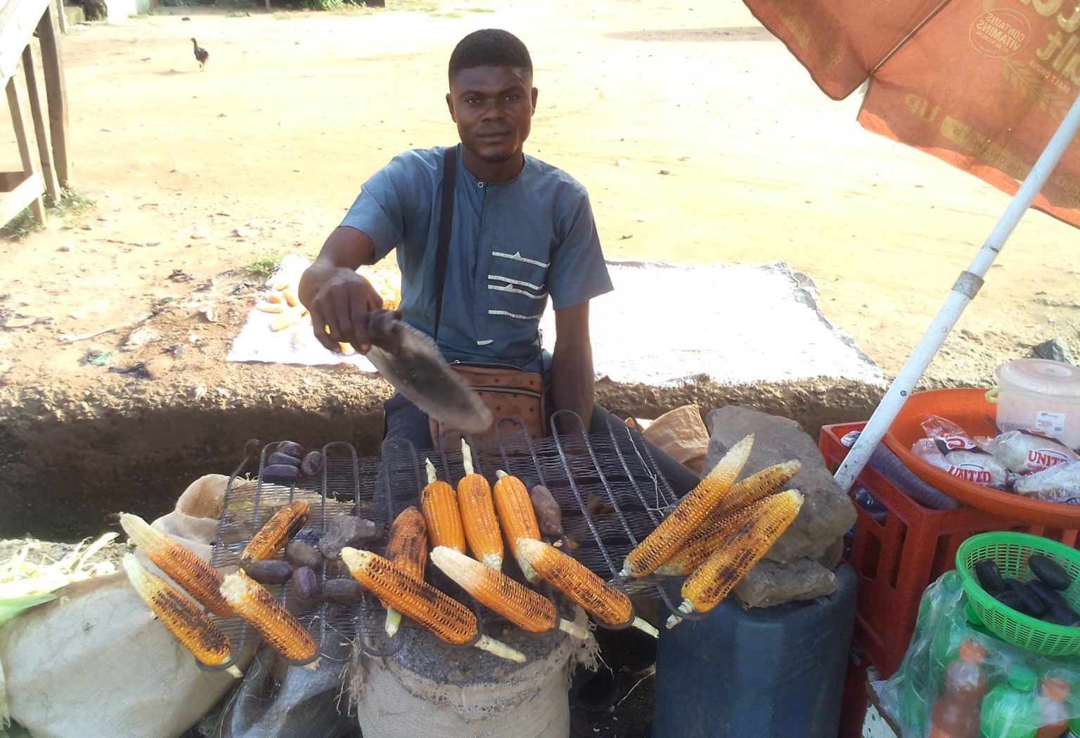 Optimistic NCE Holder Abandons ₦40,000 Hotel Paying Job To Sell Roasted Maize MediaageNG Everyday, he gets encouragement from passersby who are compelled to patronise his business, some leave with an advice, while others support him financially.