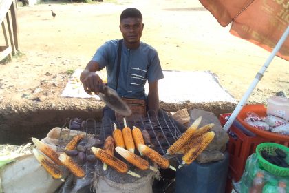 MediaageNG Optimistic NCE Holder Abandons ₦40,000 Hotel Paying Job To Sell Roasted Maize Everyday, he gets encouragement from passersby who are compelled to patronise his business, some leave with an advice, while others support him financially.