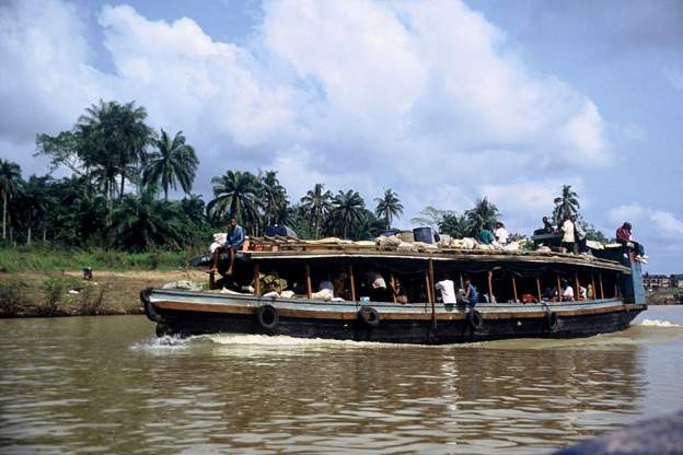 Dozens Killed In Boat Mishap In Niger State MediaageNG Minna, Niger - September 11 - Mediaage NG News - No fewer than 26 persons died on Sunday from a capsized wooden boat, carrying over 100 passengers in the northern Nigerian state of Niger.