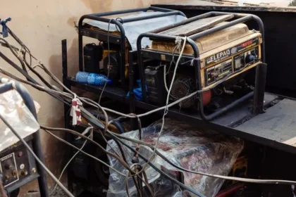 Students Choked To Death By Generator Flames MediaageNG No fewer than seven persons believed to be university students have died, possibly after inhaling fumes from a generator, having worked late into Monday night in a music studio in Nigeria's oil-rich Bayelsa state.