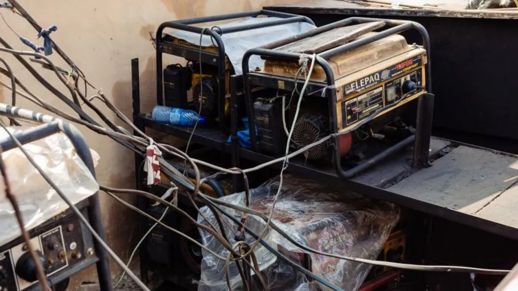 Students Choked To Death By Generator Flames MediaageNG No fewer than seven persons believed to be university students have died, possibly after inhaling fumes from a generator, having worked late into Monday night in a music studio in Nigeria's oil-rich Bayelsa state.