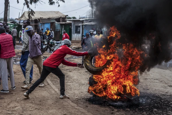 Police Say Officers Kill At Least 6 As Kenyans Protest Rsing Costs, And 50 Children Tear-gassed MediaageNG Nairobi, Kenya, 12 July (Mediaage NG) - A police official said officers killed six people Wednesday during new protests in Kenya against the rising cost of living, while a health worker said more than 50 schoolchildren in the capital, Nairobi, were tear-gassed.